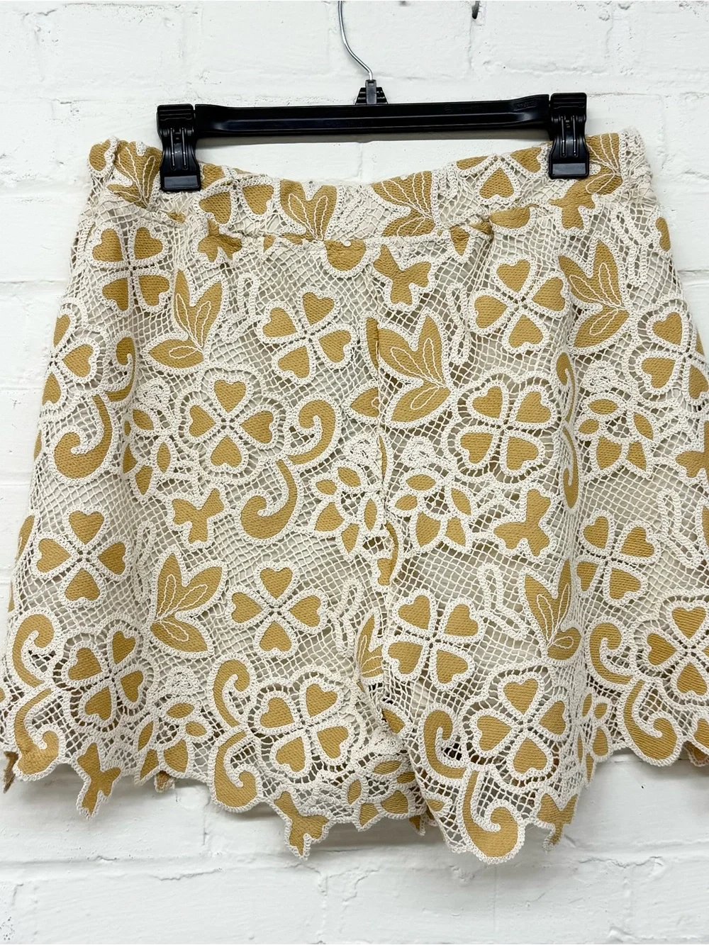 NWT Gracia Floral Lace Overlay Short Large